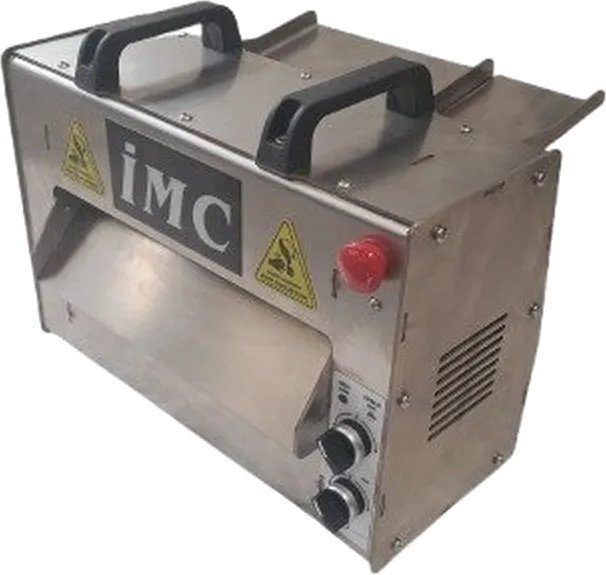 IMC erişte kesme makinesi yandan, kumanda düğmeleri ve acil durdurma butonu görünür